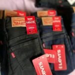 Pallets Levi’s clothes