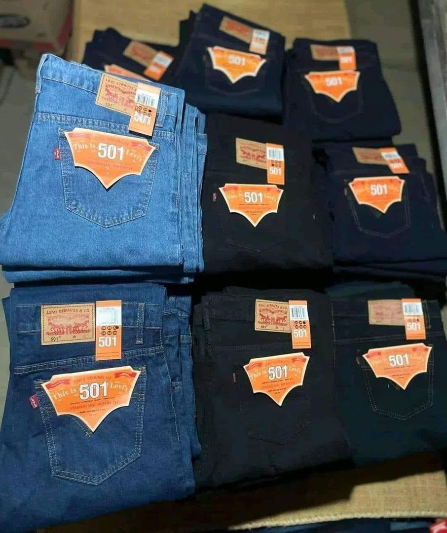 Pallets Levi’s clothes