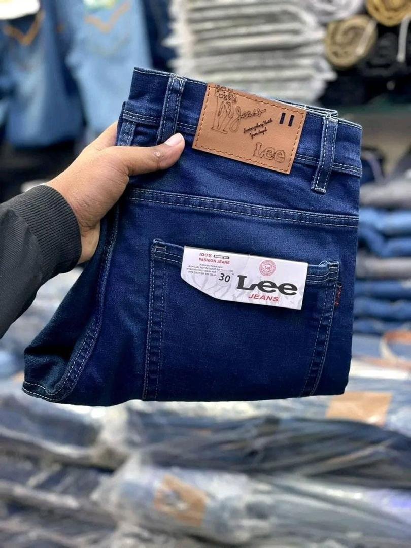 Pallets Levi’s clothes